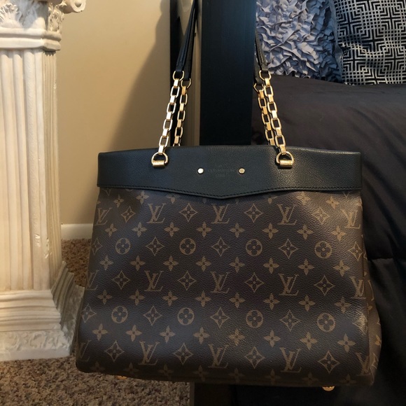 Louis Vuitton 2015 PALLAS Bag - Picture 2 of 12